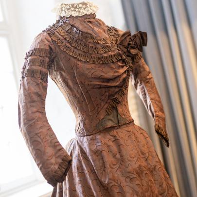 Victorian Brown Dress 