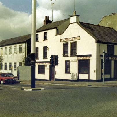 Holywood Maypole Image