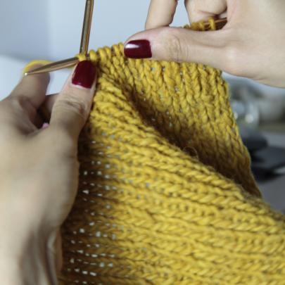 Hands knitting
