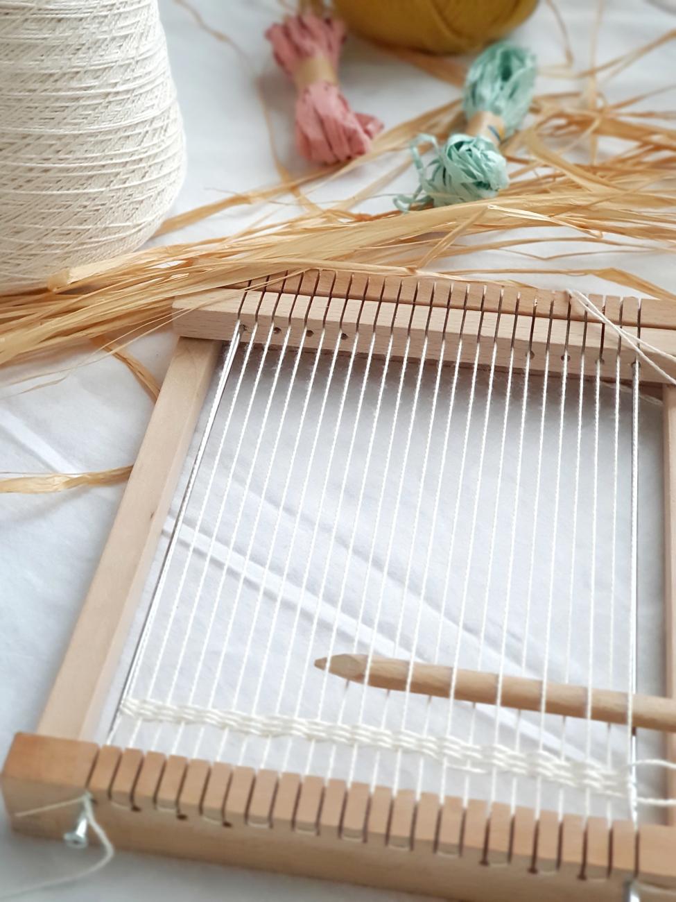 Peg loom