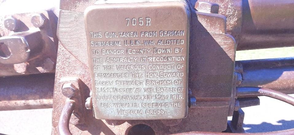 Text panel on gun on War Memorial at Ward Park